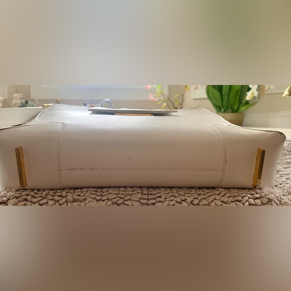 Vintage ST. JOHN Shoulder Handbag With Gold plaque. - Picture 6 of 10